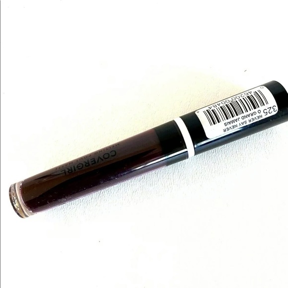 COVERGIRL Other - CoverGirl Melting Pout Matte Lipstick 325 New